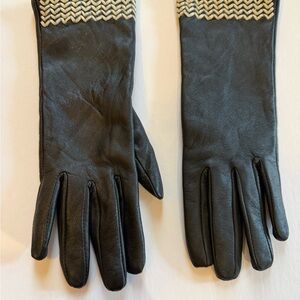 Elegant Johnston & Murphy Black Sheepskin Gloves with Chevron Detail Size Med